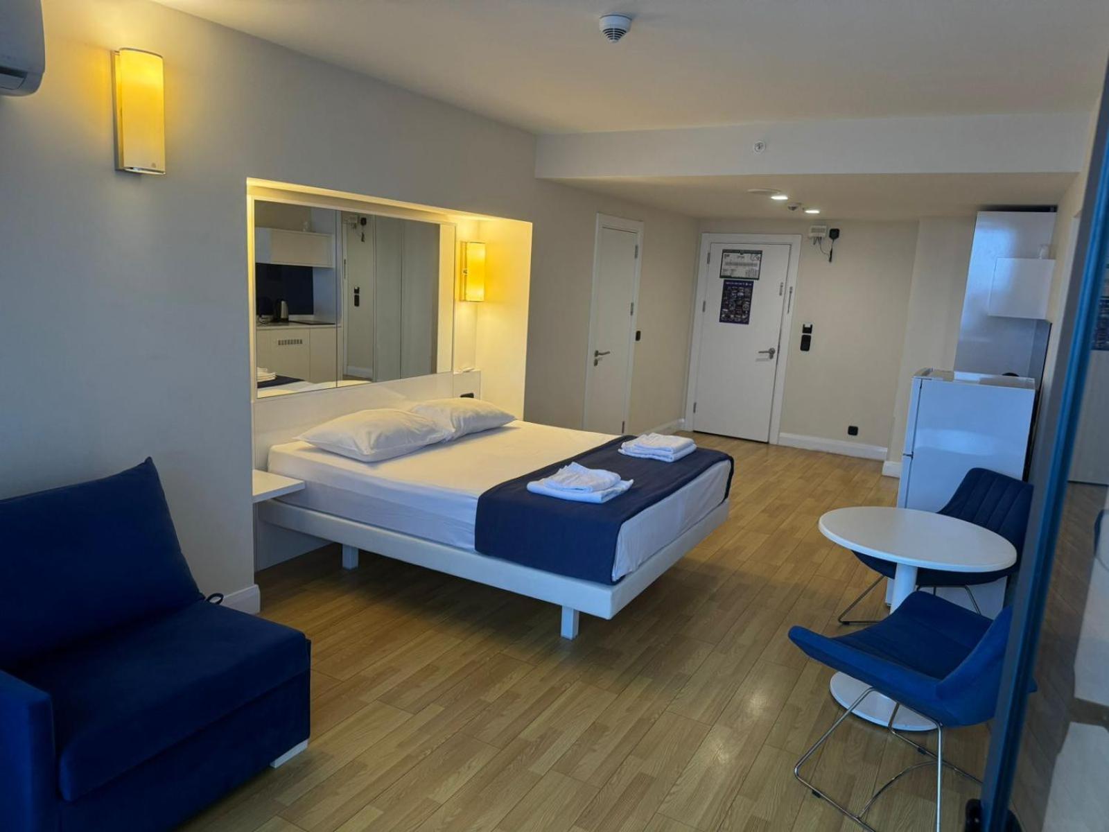 Lux Apart Hotel 555 Batumi Cameră foto