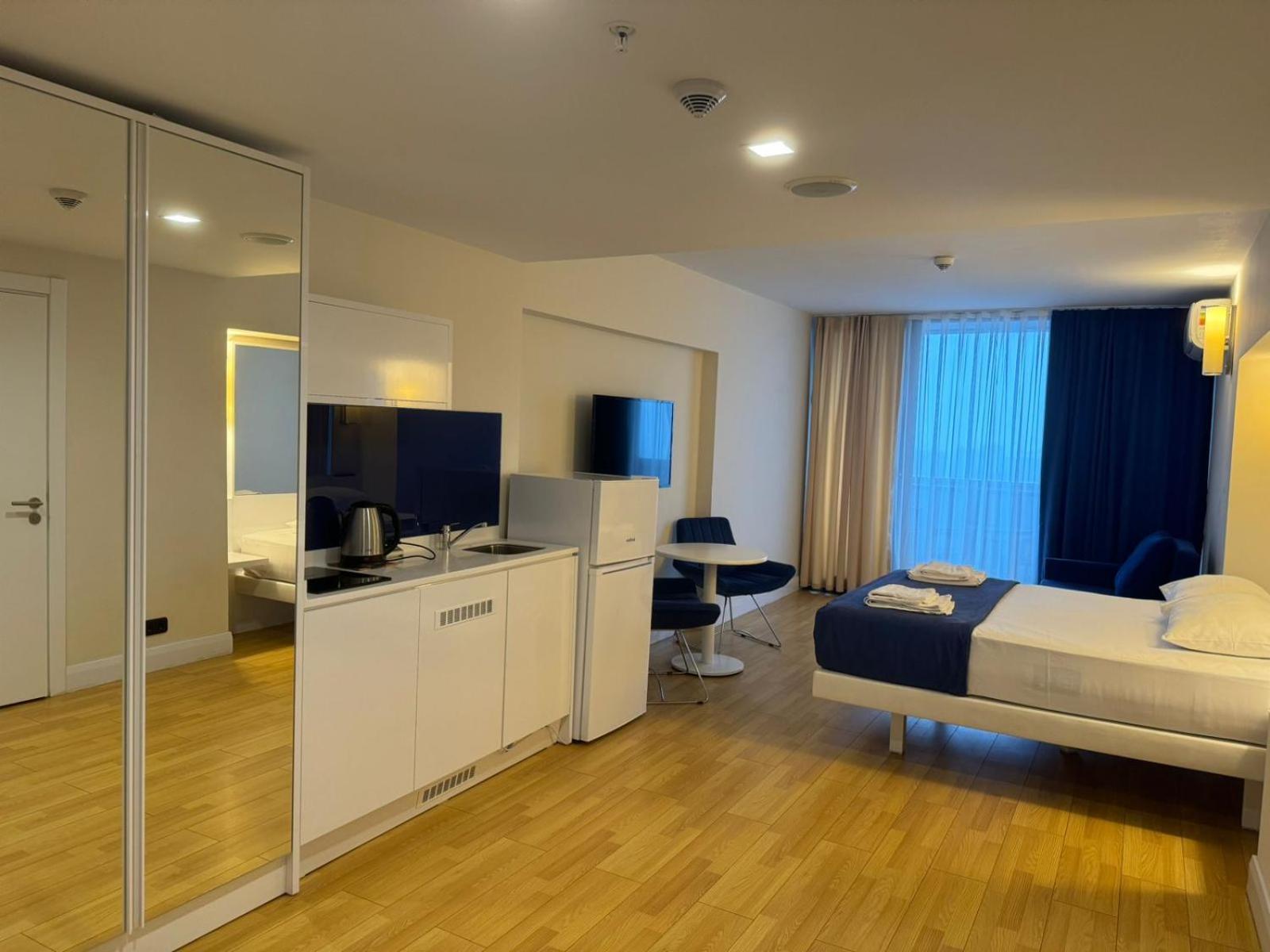 Lux Apart Hotel 555 Batumi Cameră foto