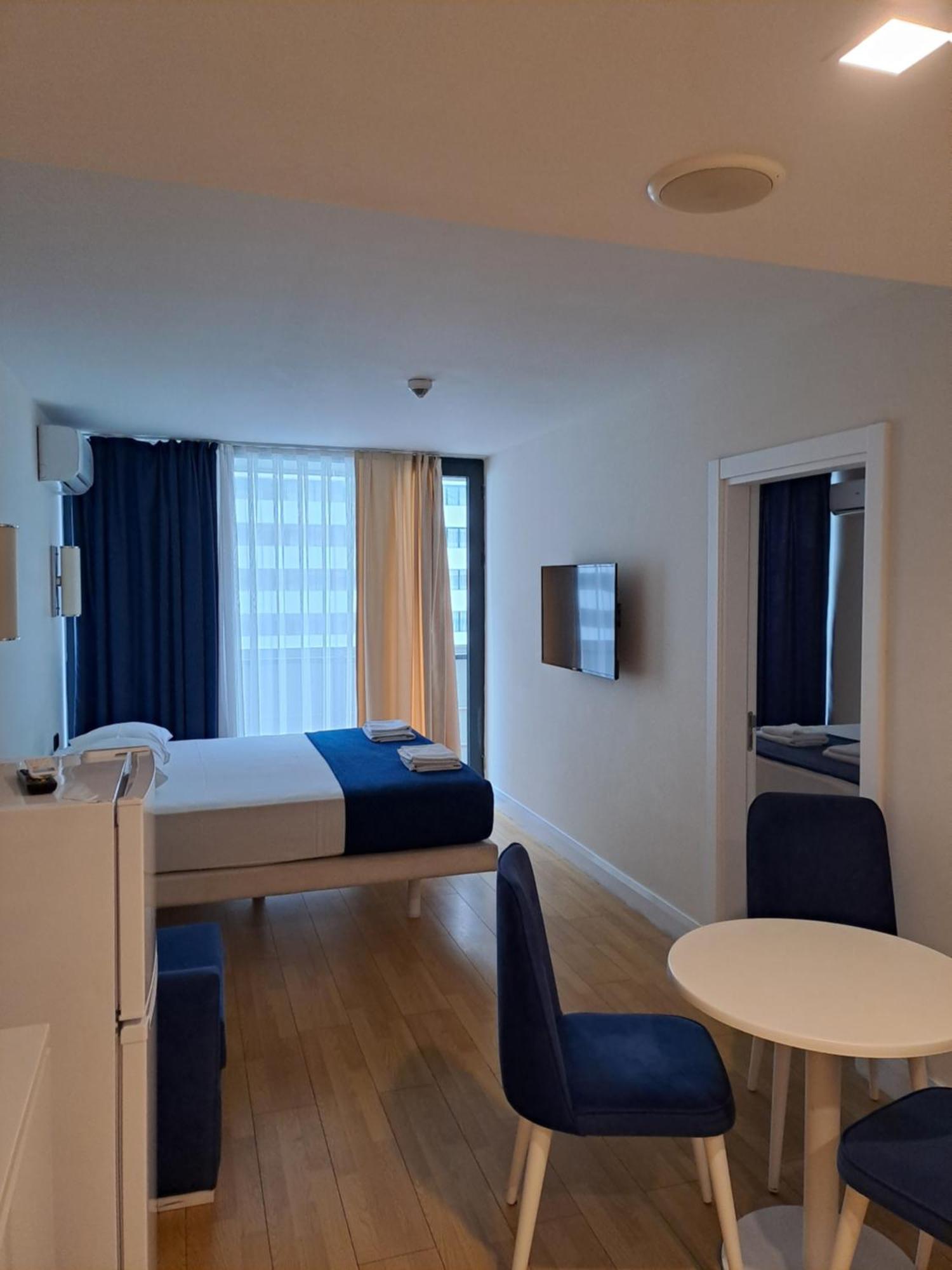 Lux Apart Hotel 555 Batumi Cameră foto