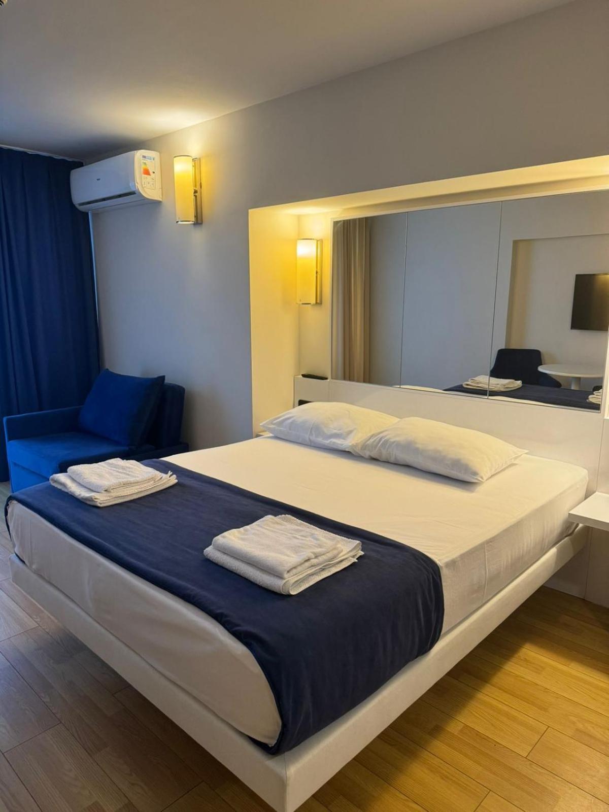 Lux Apart Hotel 555 Batumi Cameră foto