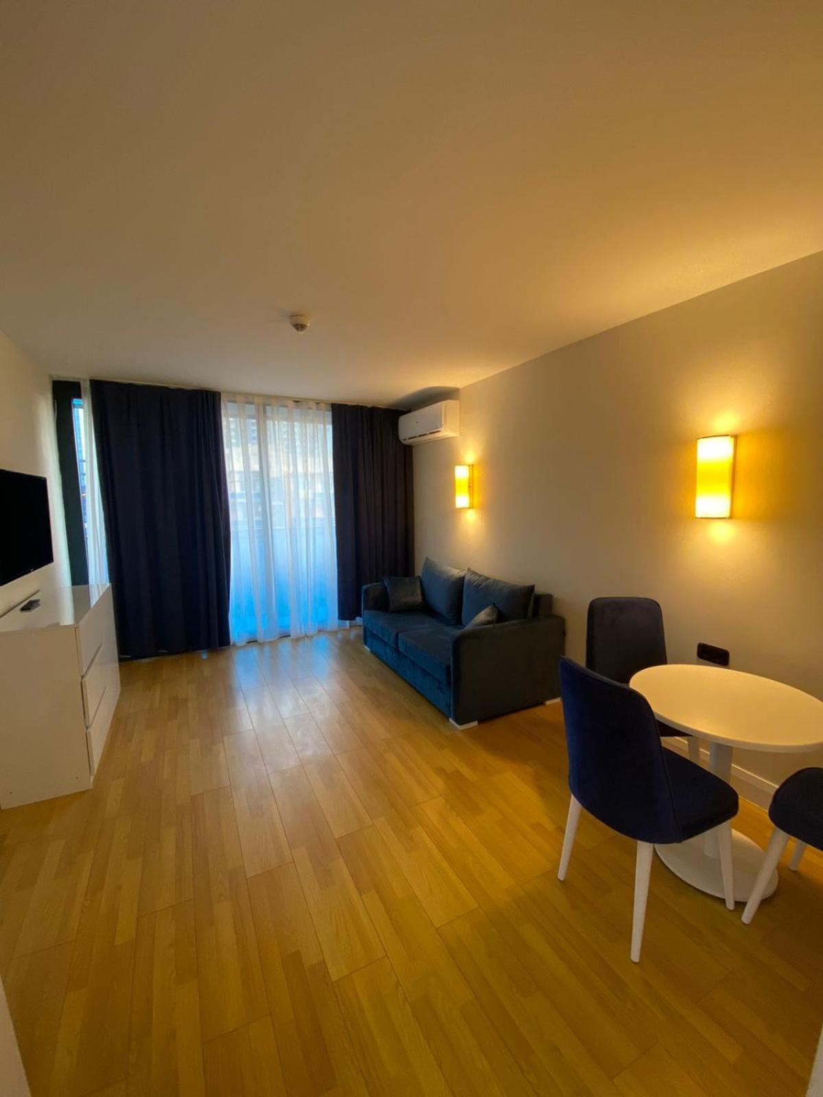 Lux Apart Hotel 555 Batumi Cameră foto