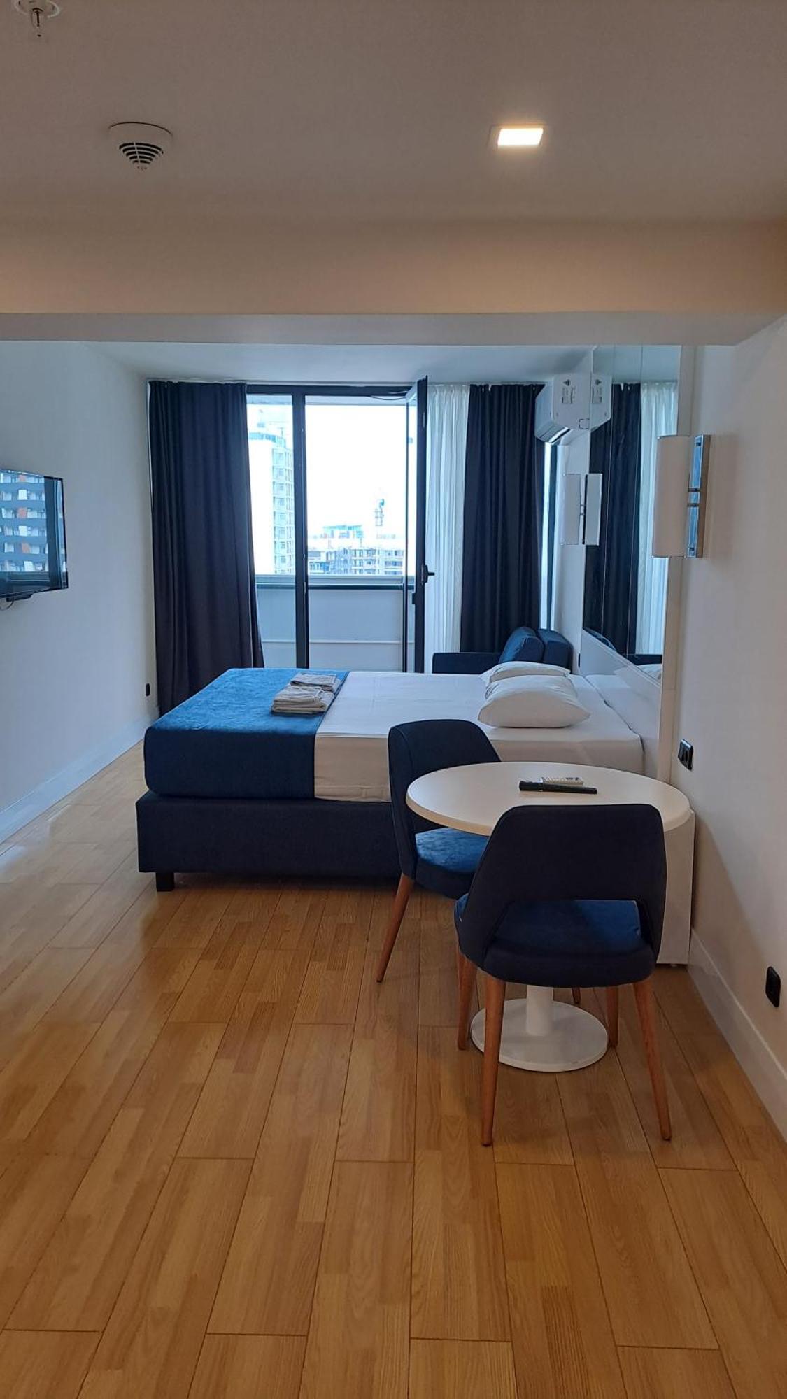 Lux Apart Hotel 555 Batumi Cameră foto