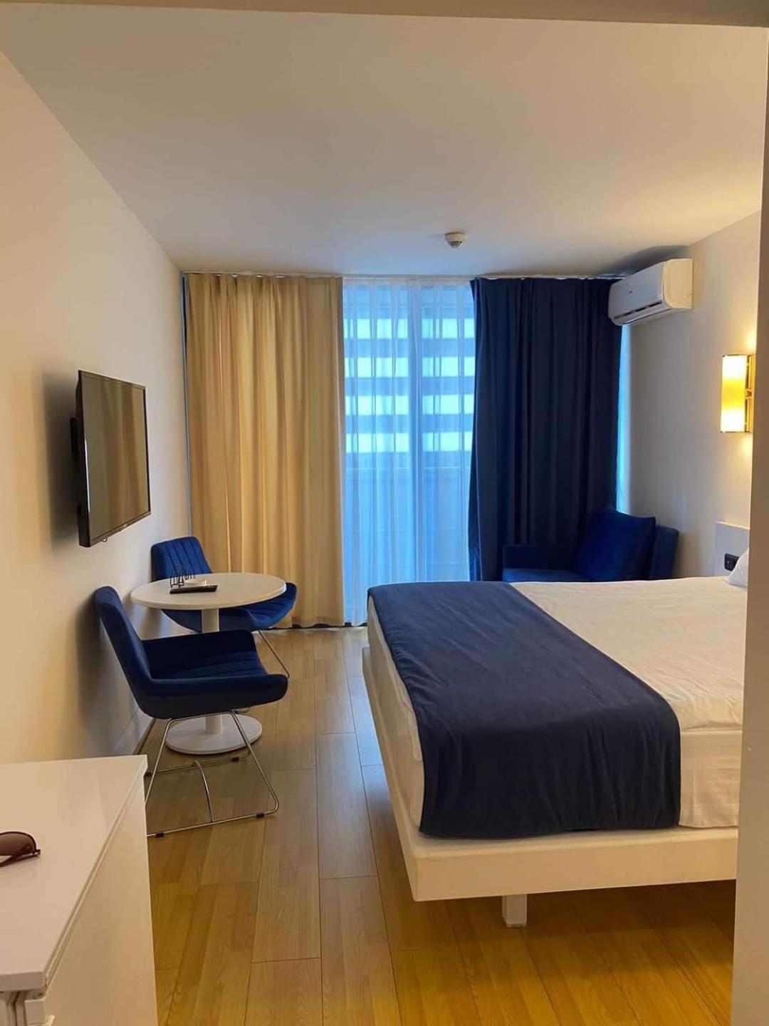 Lux Apart Hotel 555 Batumi Cameră foto